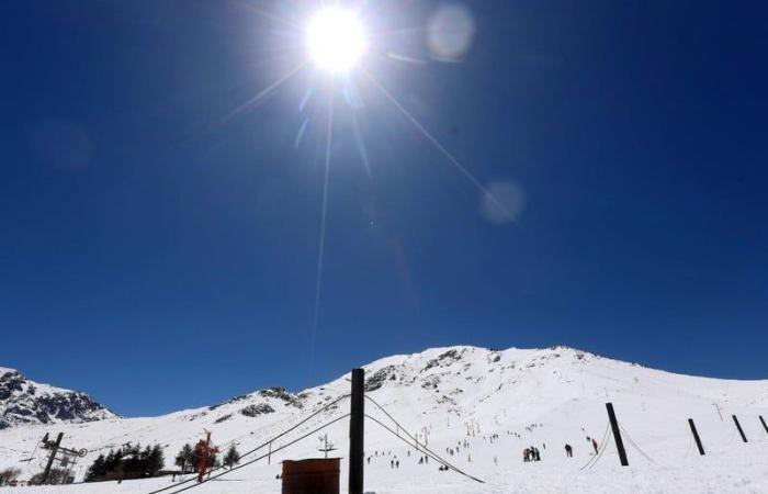 التقلبات الجوية تفرج عن تساقطات مطرية وثلجية في مناطق بالمغرب