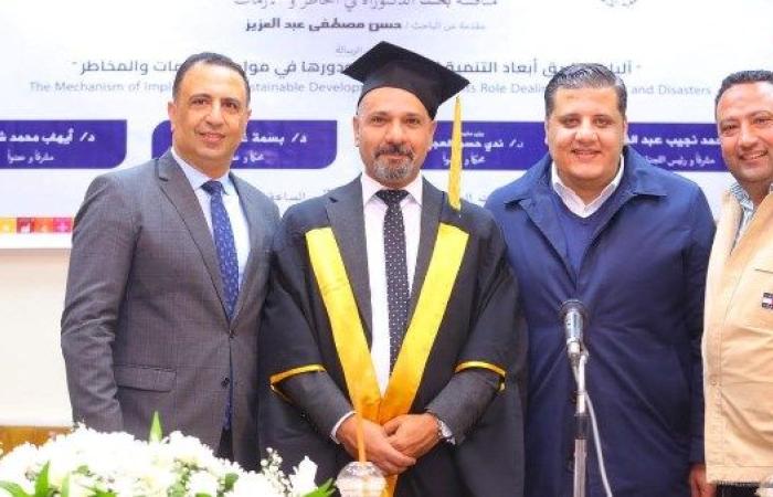 الدكتور حسن مصطفي يحصل على درجة الدكتوراه من كلية الدراسات العليا للبحوث والإحصاء